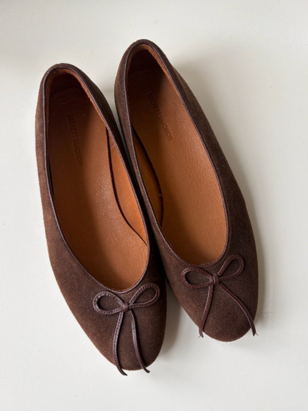 [NWT] Beckett Simonon Mona flats in brown suede